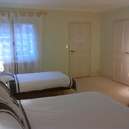 Les Des Beaux Chenes Apartment