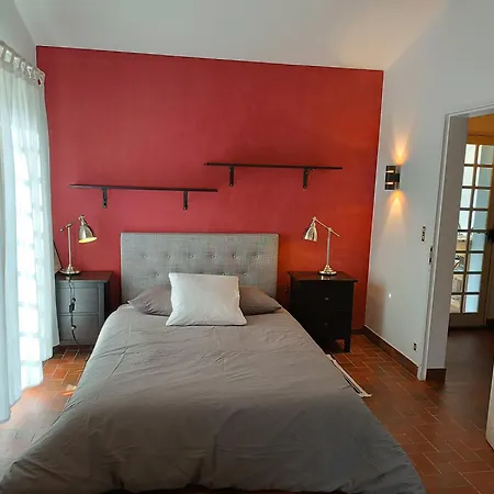 Les Des Beaux Chenes 公寓